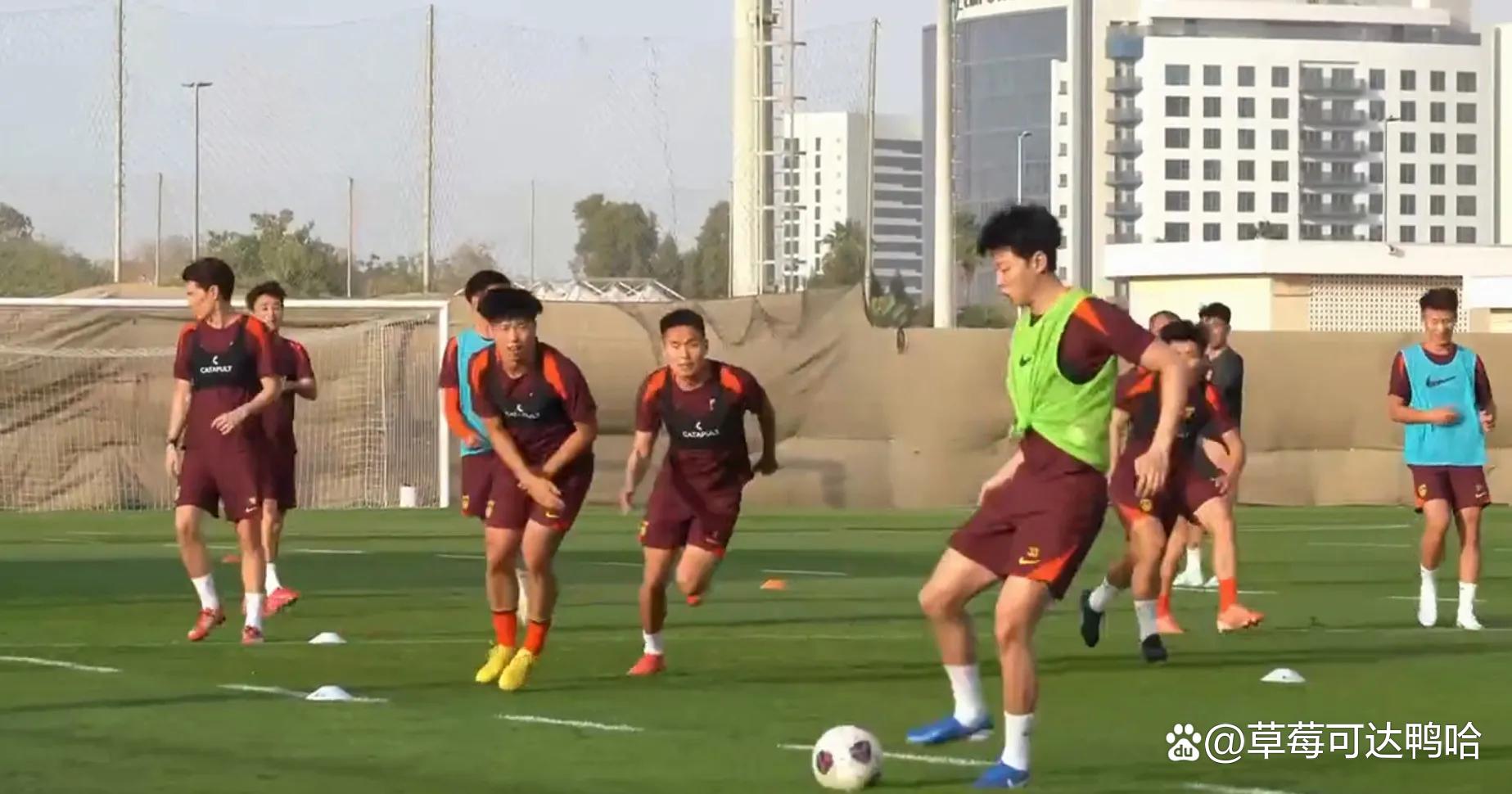 国足集训备战大比赛，队员表现神勇