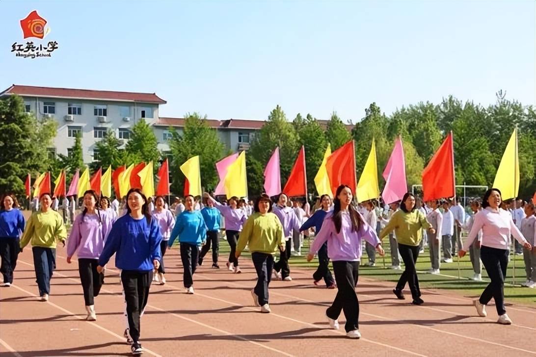 运动员们在比赛中展现出色彩纷呈