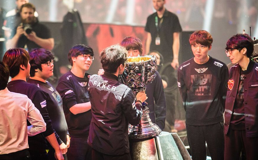 S赛赛事精彩瞬间盘点,年度回顾震撼登场的简单介绍 S赛赛事精彩瞬间盘点,年度回顾震撼登场的简单介绍