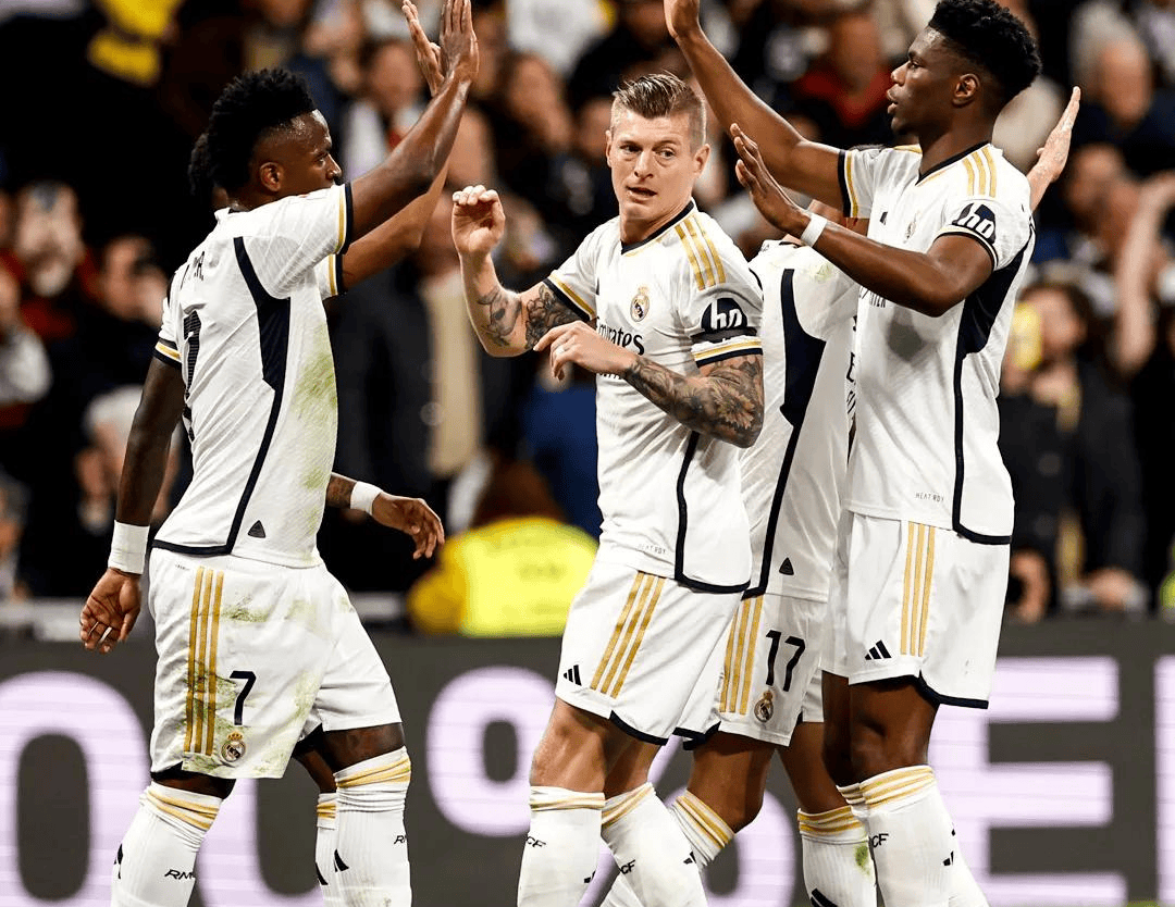 曼联横扫曼城，楚阿梅尼扛起全队