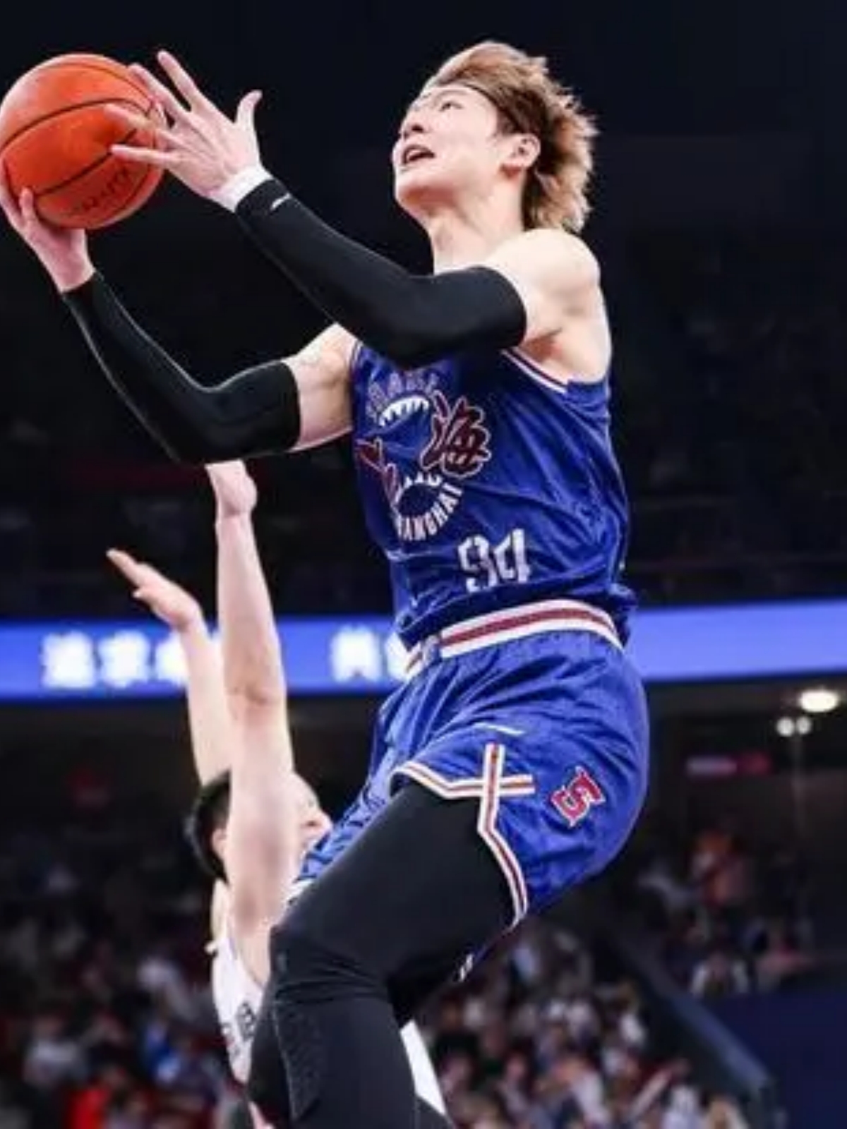 江苏队碾压篮网，王哲林高光表现