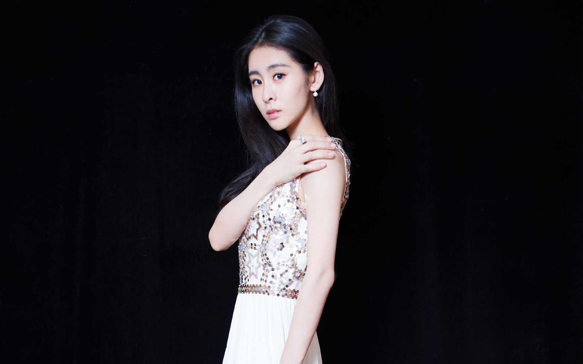 开云体育平台APP-霍勒迪一锤定音，篮网巅峰对决力克骑士，沉默巨星终迎正名之夜