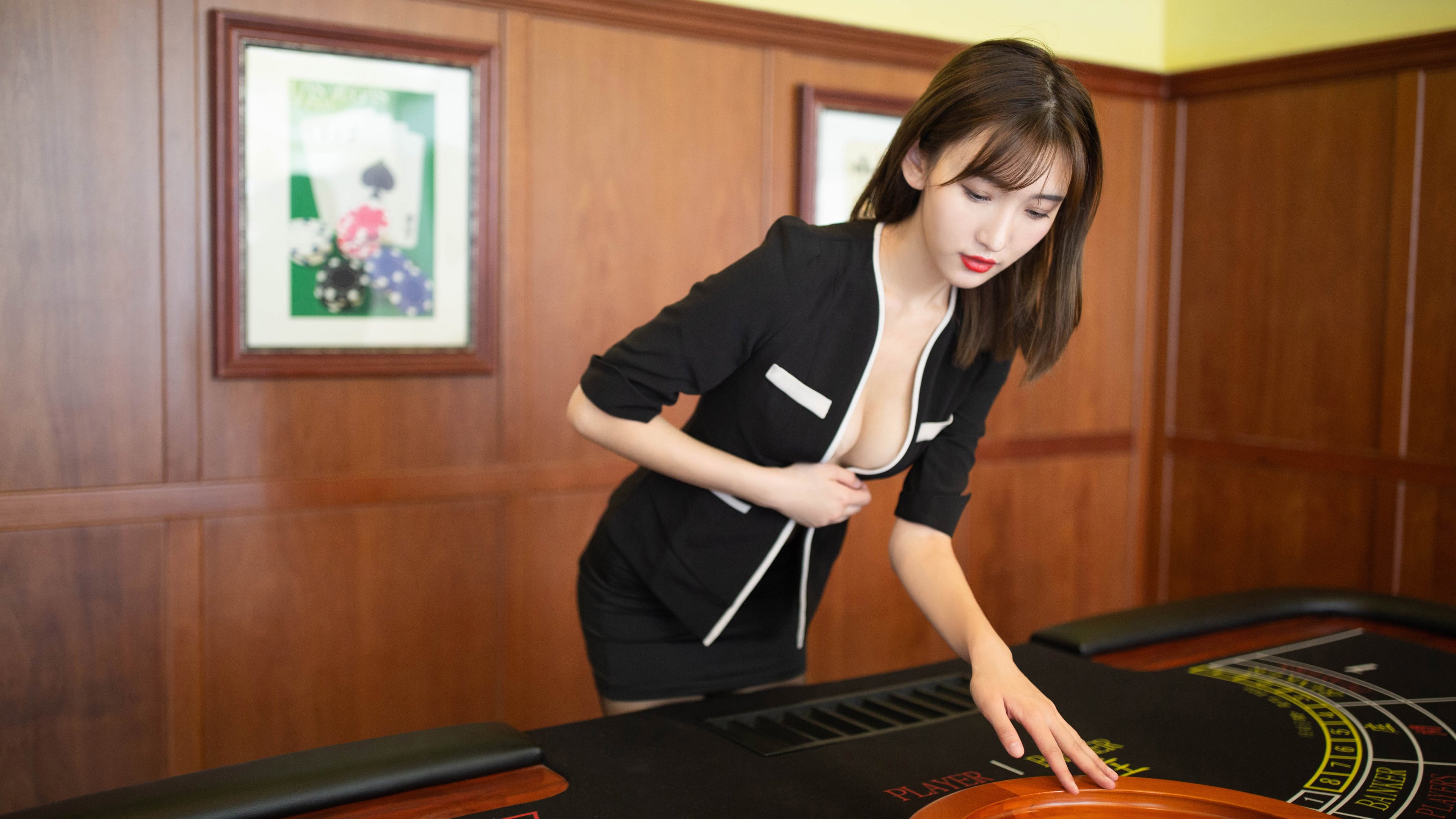 开云体育在线-范弗利特末节连飙关键分，公牛惊险逆转活塞锁定胜局