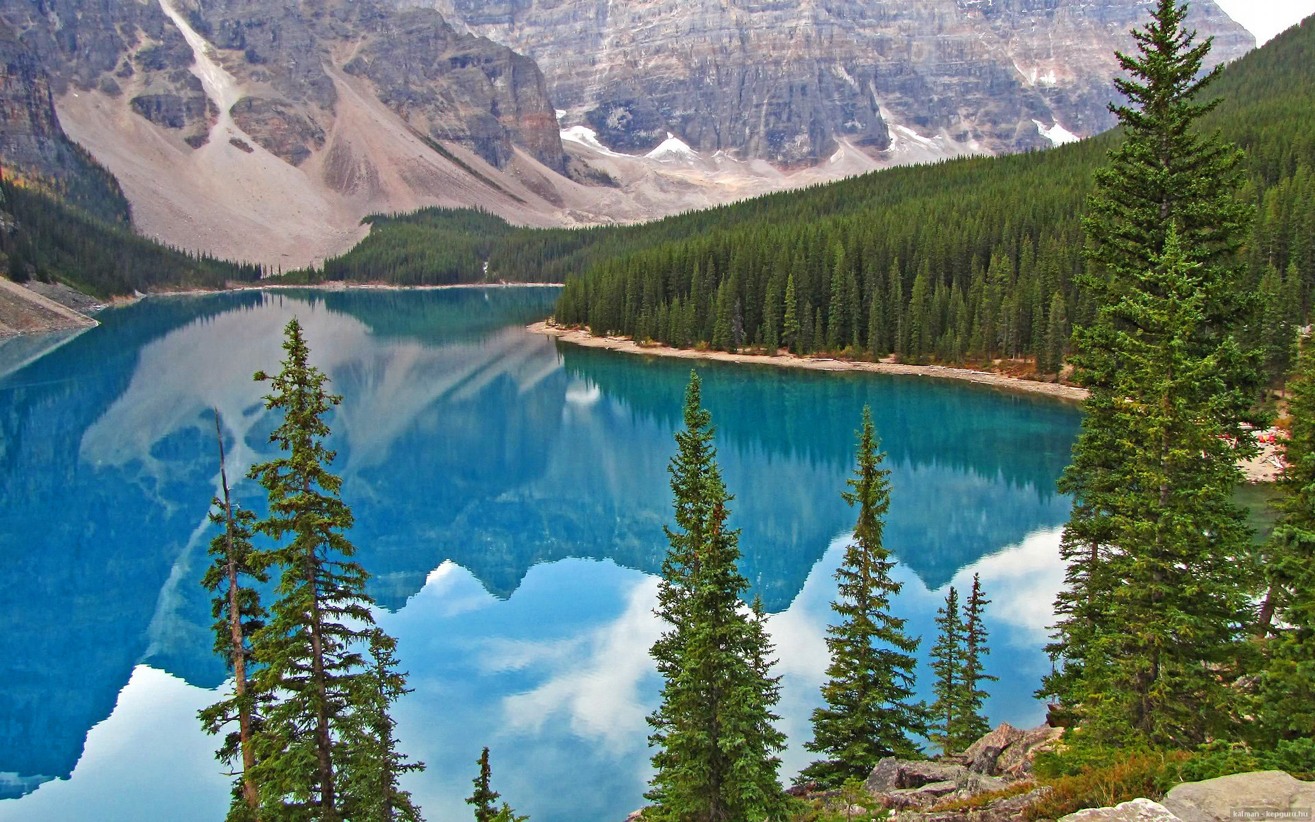 引擎轰鸣与终场哨响，双线战场上的极限逆转